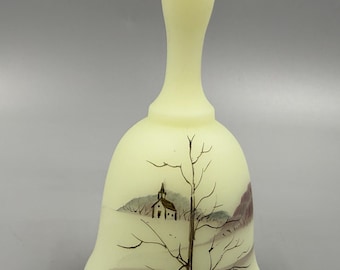 Campana de cristal artístico Fenton con escena invernal pintada a mano por C Smith, edición limitada, firmada y reactiva a la luz UV.