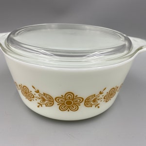 Pyrex / Vintage Pyrex / Pyrex Butterfly Gold 1 1/2 QT with Lid / Pyrex 1 1/2 Pt Casserole Dish/ Pyrex Butterfly Gold Pattern 1972 to 1981