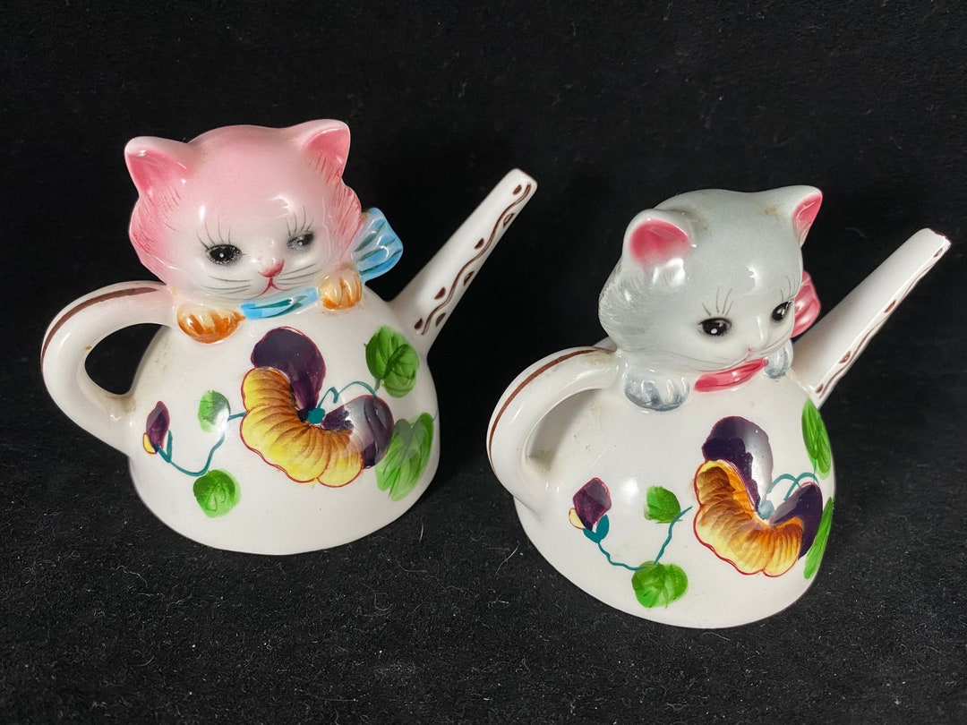 Cats in Teapot Salt and Pepper / Vintage ESD Japan Kittens / 1950s Made