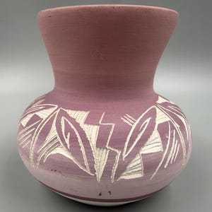 Signed M Mike Navajo USA Mesa Verde Pottery Vase Southwestern Sgraffito Vintage Ceramic Vase