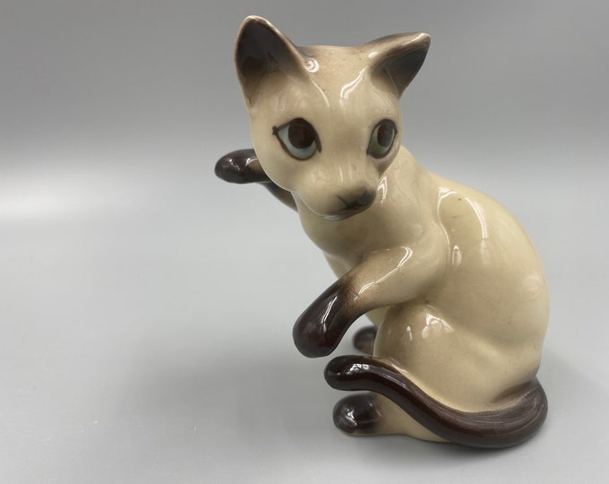 Cat / Siamese Cat Figurine / Vintage Porcelain Made in Japan Siamese
