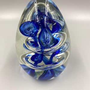 Art Glass / Paperweight / Vintage Paperweight / Art Glass Paperweight Egg Shaped / Blue Swirl Glass Egg Paperweight / MCM Paperweight