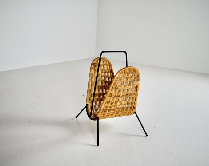 Timeless and stylish newspaper rack made of metal and rattan, original 1970s