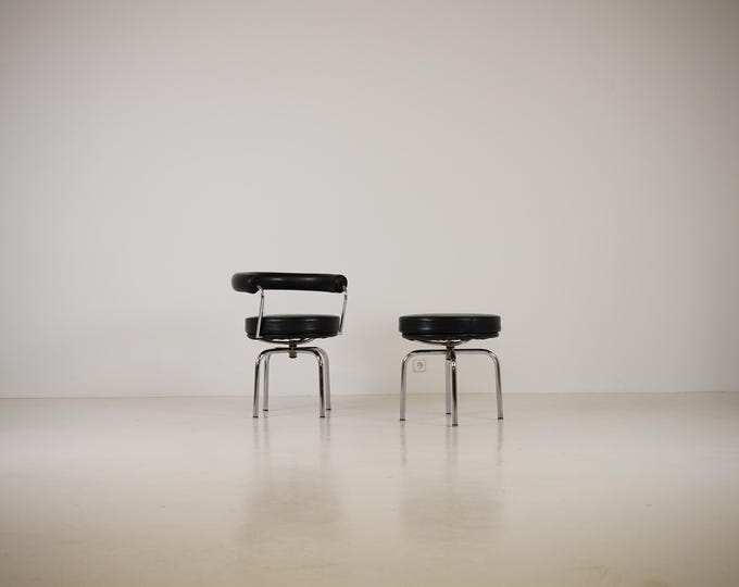 Le Corbusier LC 7 with stool / Cassina No. Original Bauhaus classic