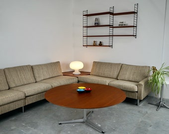 Teak sofa table by Arne Jacobsen Teak Fritz Hansen from the 1960s ø:106 cm