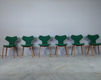 Set of 6 Design Chairs by Arne Jacobsen models Grade Prix