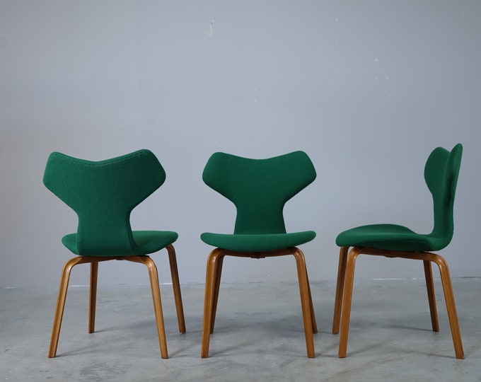 Set of 6 Design Chairs by Arne Jacobsen models Grade Prix