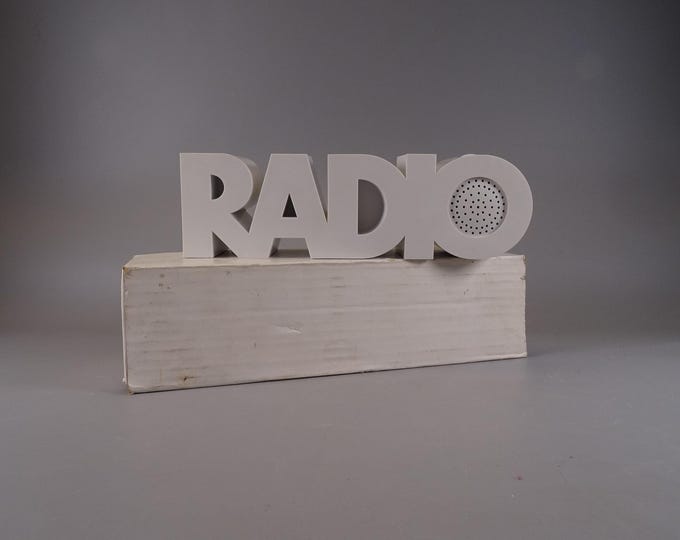 ISIS Vintage Radio AM/FM Space Age