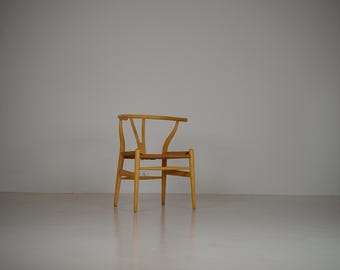 Wishbone Chair by Hans Wegner for Carl Hansen & Søn in beech