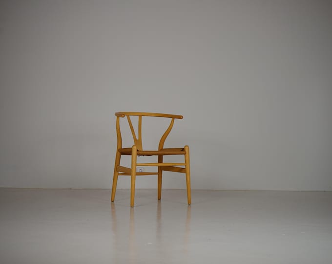 Wishbone Chair by Hans Wegner for Carl Hansen & Søn in beech