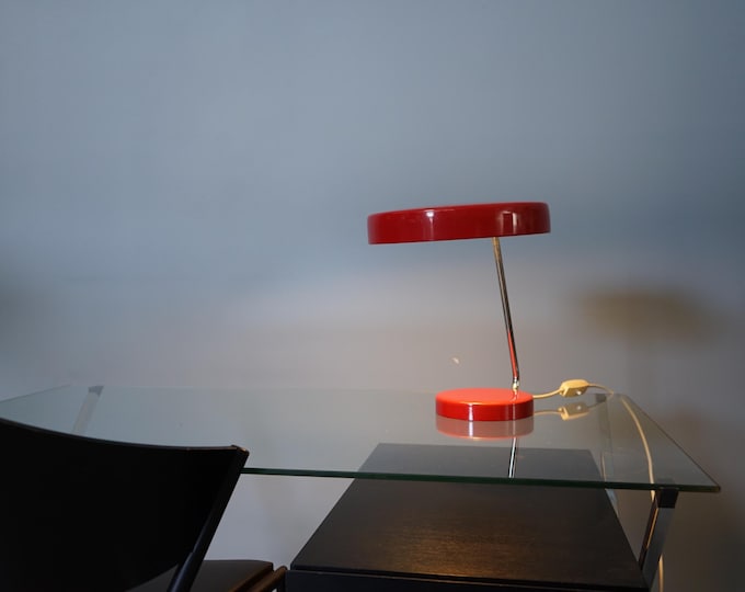 From the 70s model 6658 Kaiser Leuchte Idell table lamp, RED TOP Design