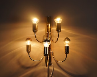 Set of 2 wall lights in gold with 5 bulbs in Hollywood Regency design