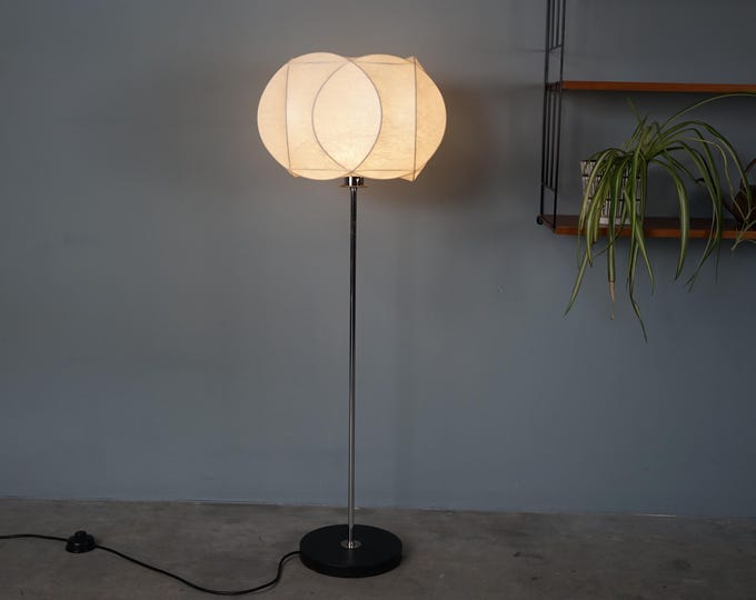 Cocoon floor lamp in mid-century design