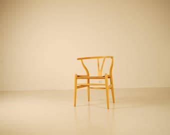 Wishbone Chair by Hans Wegner for Carl Hansen & Søn in beech