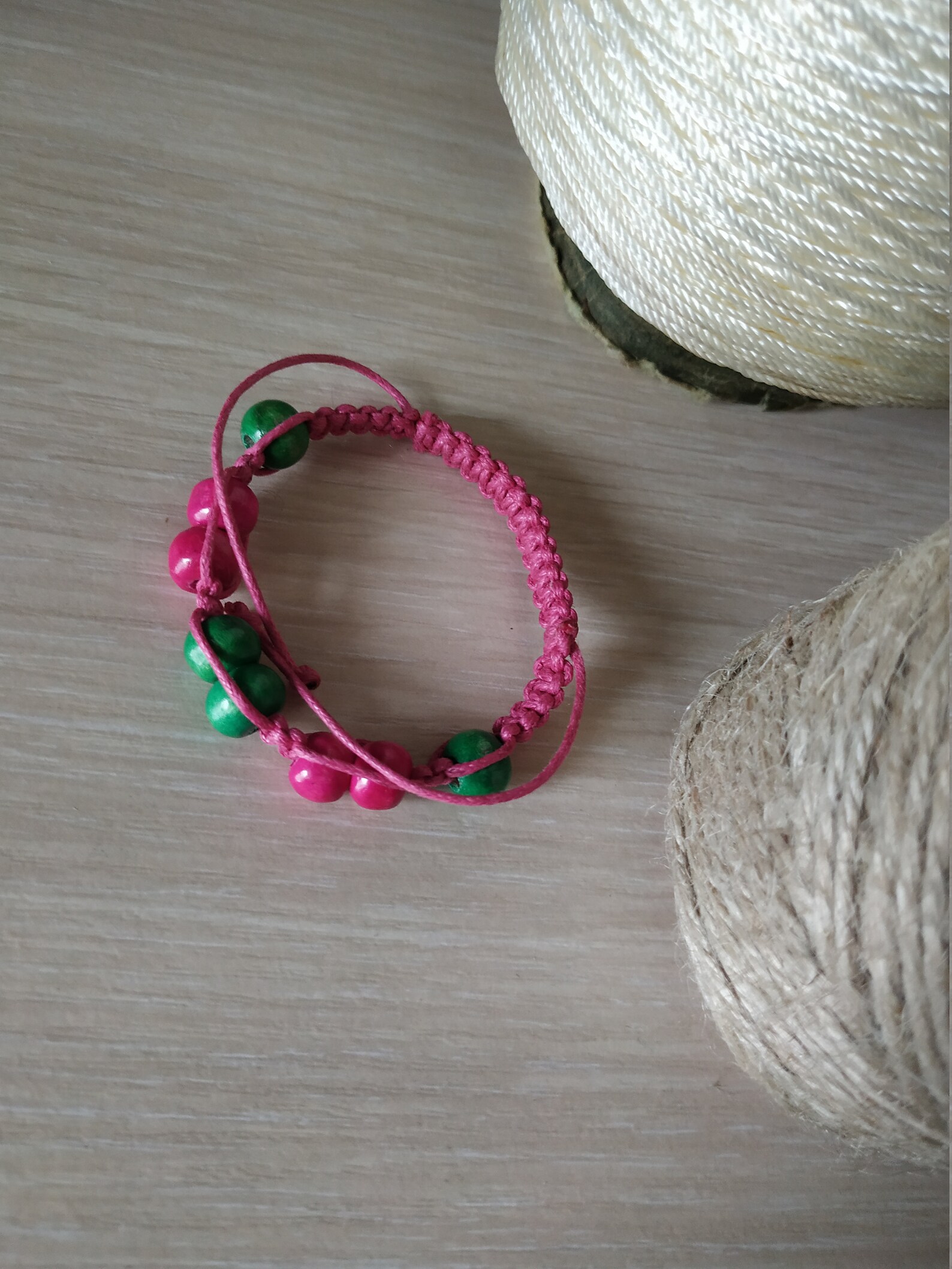 Ce bracelet écologique est composé de commérages faits de Etsy