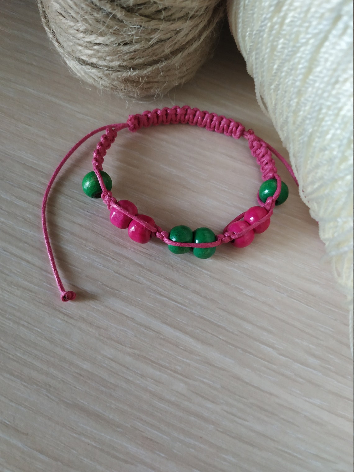 Ce bracelet écologique est composé de commérages faits de Etsy