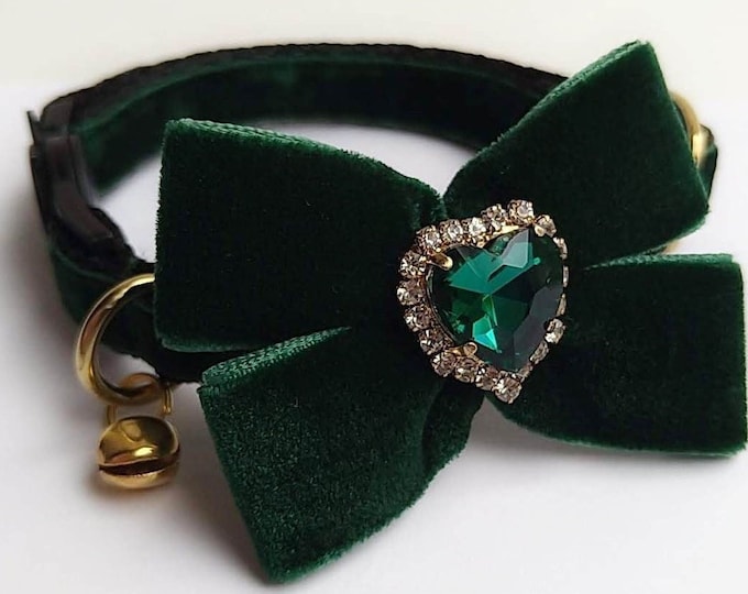 Forest cat collar/Velvet green personalize Cat collar/Green Bow/Puppy collar/Velvet Bow-tie/Kitten collar/ Breakaway/Non-Breakaway buckle.