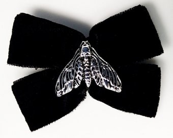 Moth dead head.Gothic cat collar.Death Goth Punk.Kitten Gothic Bow tie. Black Bow tie. Velvet bow for a witch.