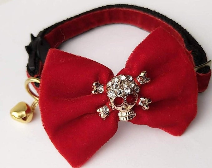 Velvet cat collar.Red velvet cat collar.Collar with a skull.cat collar.Kitten collar.Collar cat.Mini dog collar.Non-Breakaway/Breakaway