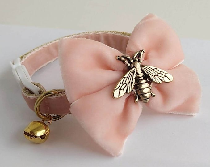 Cat collar. Cat collar Breakaway. Kitten collar.Puppy collar. Bow tie.Chihuahua collar.Luxury velvet collar.Collar Breakaway/Non-Breakaway