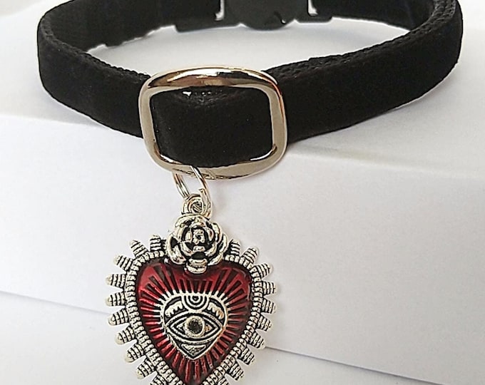 All-seeing eye in the heart -Cat collar pendant/black velvet cat collar/Red esoteric collar/Mystical tag cat collar/Breakaway/non-Breakaway