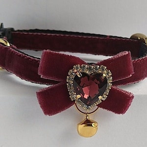 Cat collar- plum velvet/ID Tag Bow design collar/Crystal cat collar/Bow bell collar/royal Velvet collar/dog  collar/Non-Breakaway/Breakaway
