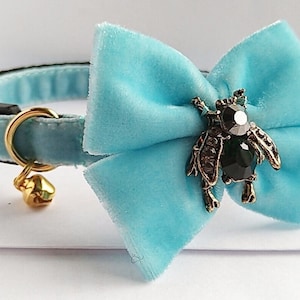 Emerald fly - Gothic cat collar/Royal cat collar/Blue velvet collar/Kitten collar/Bow Goth dog/fly Bow collar/Breakaway/Non-Breakaway.