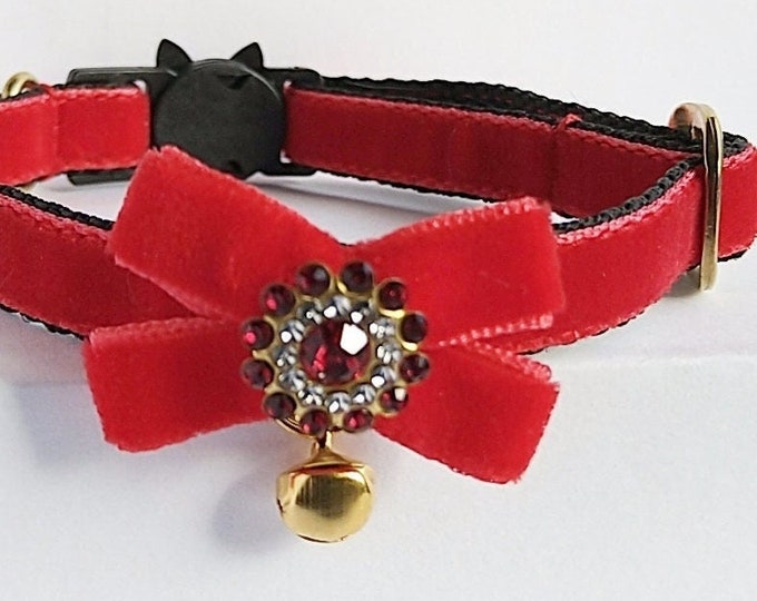 Red cat collar mini Bow/cat collar bell/velvet cat collar/Kitten collar/Chihuahua collar/bow tie/bow cat collar/Non-Breakaway/Breakaway