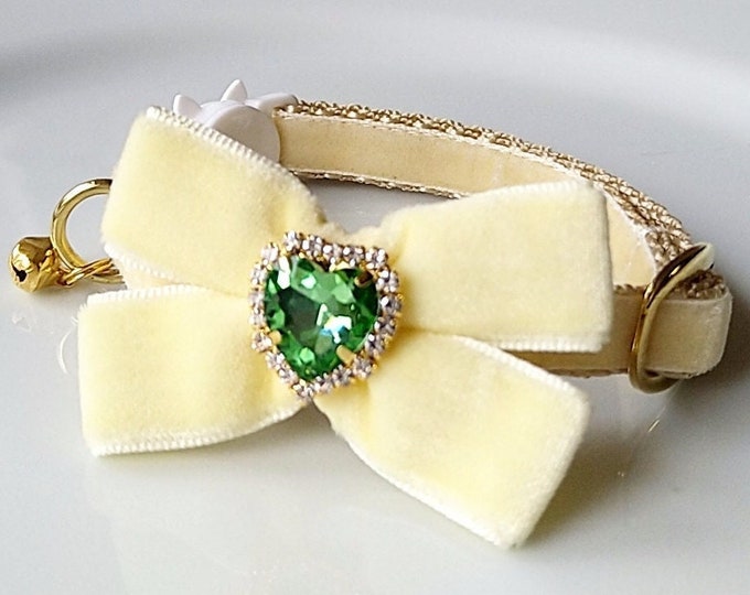 Green stone- cat collar/Velvet Bow tie collar/ Dog velvet collar/Kitten collar/Bow tie dog/wedding cat collar/Breakaway/Non-Breakaway