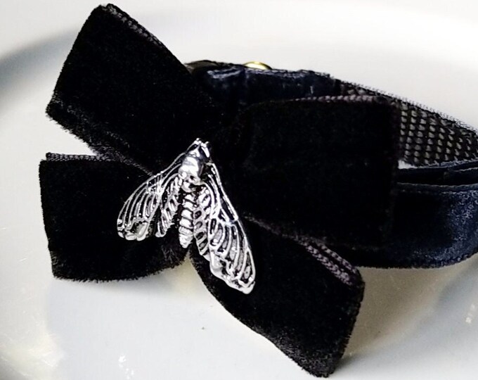 Moth dead head collar.Gothic cat collar.Dog black collar.Death Goth Punk .Kitten Gothic Bow tie. Black Bow tie cat collar.Velvet bow black.