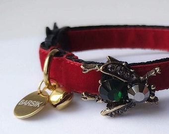 Velvet red collar with a fly.Cat collar.Dog collar.Cat collar rhinestones.Velvet cat collar.Cat collar.Puppy collar.Kitten collar.Breakaway