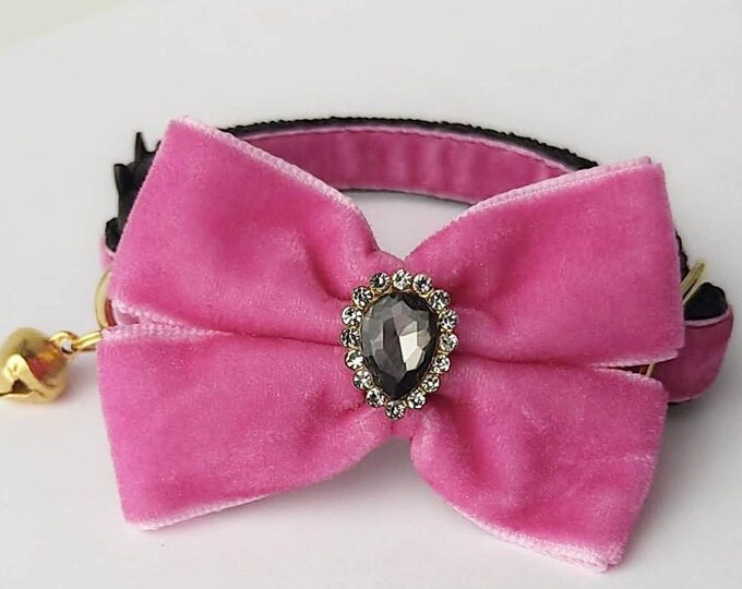 Pink velvet cat collar.Bow tie.Kitten collar.Cat collar.Puppy collar.Dog collar.Collar with rhinestones.Buckle Breakaway/Non-Breakaway