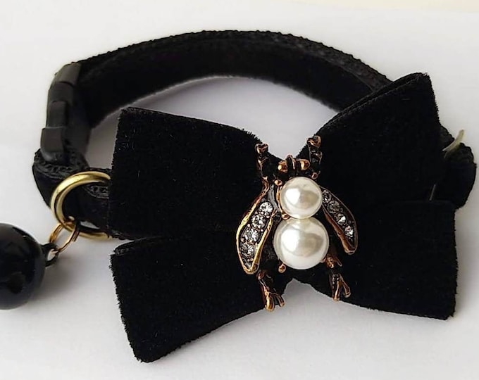 Pearl fly- velvet cat collar/witch cat collar with bow/black Kitten collar/Cat collar with pearls/Non-Breakaway/Breakaway buckle.