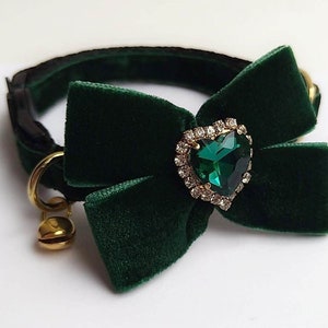 Forest cat collar/Velvet green personalize Cat collar/Green Bow/Puppy collar/Velvet Bow-tie/Kitten collar/ Breakaway/Non-Breakaway buckle.