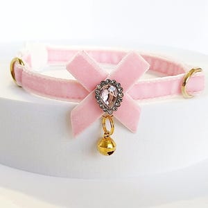 Light pink cat collar with small pointed bow and pink crystal teardrop/Velvet Collar cat and small dog with bell/Non-Breakaway or Breakaway