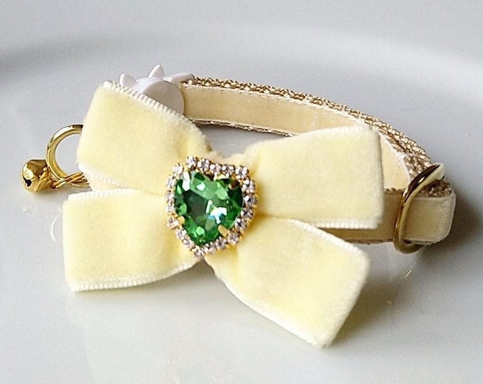 Green stone- cat collar/Velvet Bow tie collar/Dog velvet collar/Kitten collar/Bow tie dog/wedding cat collar/Breakaway/Non-Breakaway