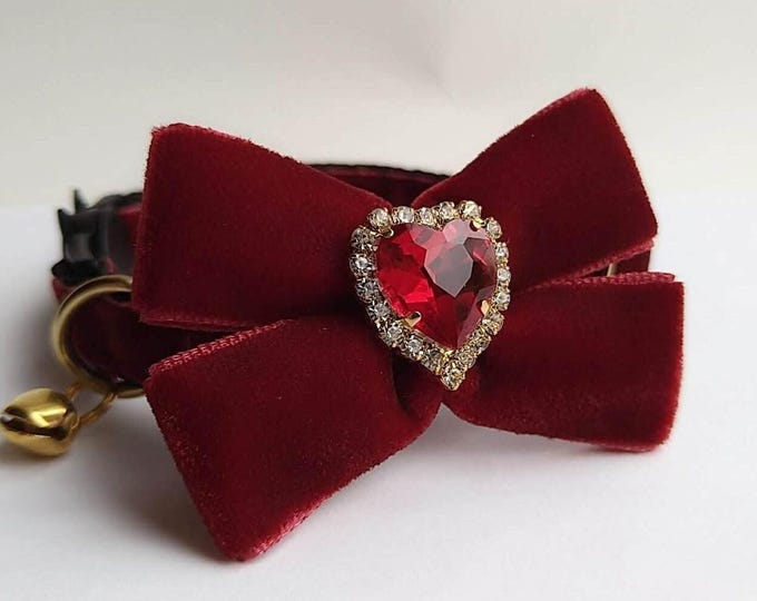 Burgundy cat collar/personalized cat collar/velvet bow tie/Puppy collar/Burgundy bow tie/ID Tag Kitten collar/Breakaway/Non-Breakaway buckle