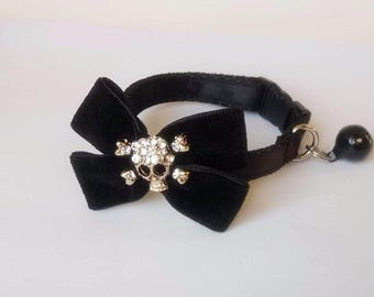 Halloween Black cat collar/Gothic Velvet collar with a skull/Cat collar bow/Kitten collar/Mini dog collar/Breakaway/Non-Breakaway