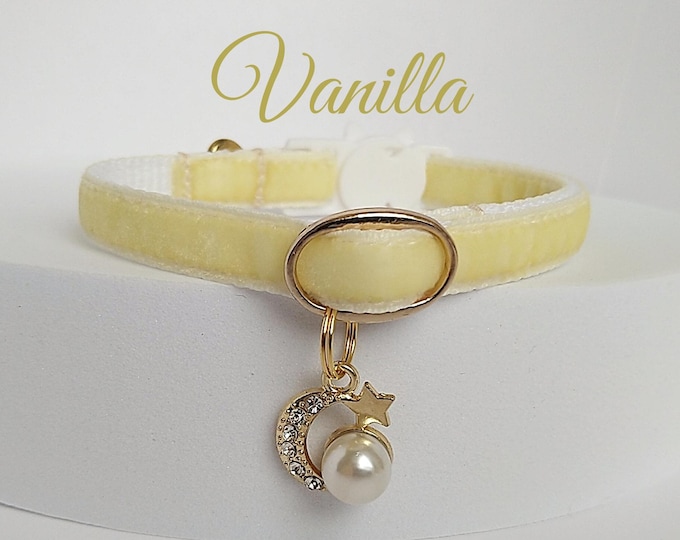 Vanilla Cat collar pearl on the Moon/Pet collar with moon/Velvet collar with charm/dog collar/Royal collar/Non-Breakaway/Breakaway