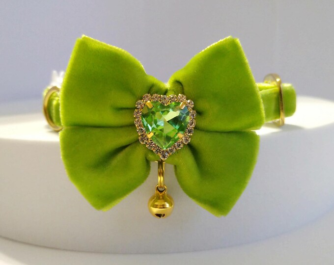 Herbal Velvet Cat Collar: Crystal Detail, Bow Tie 2,2 inches, Breakaway or Non-Breakaway Buckle