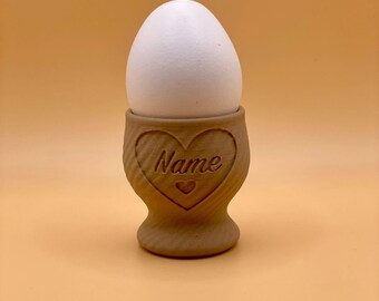 Coquetier personnalisé en filament de bois - avec le nom de votre choix imprimé dans le cœur - cadeau unique et affectueux