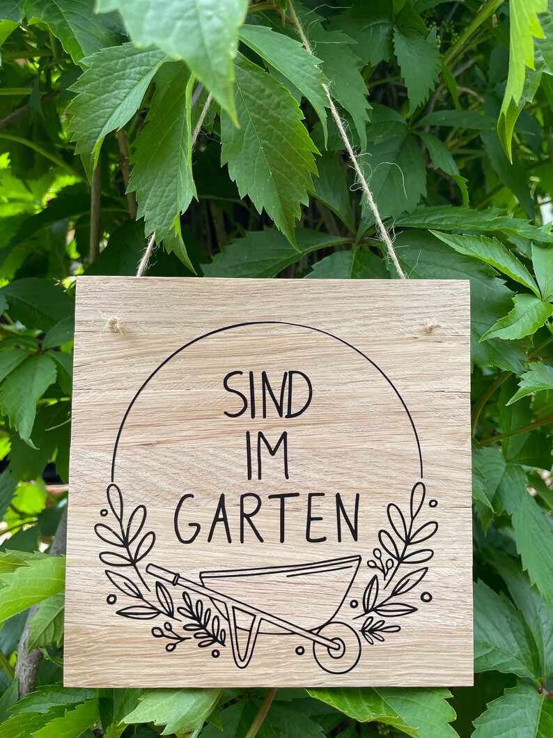 Sind im Garten Holzschild Garten Schild Geschenk Etsy.de