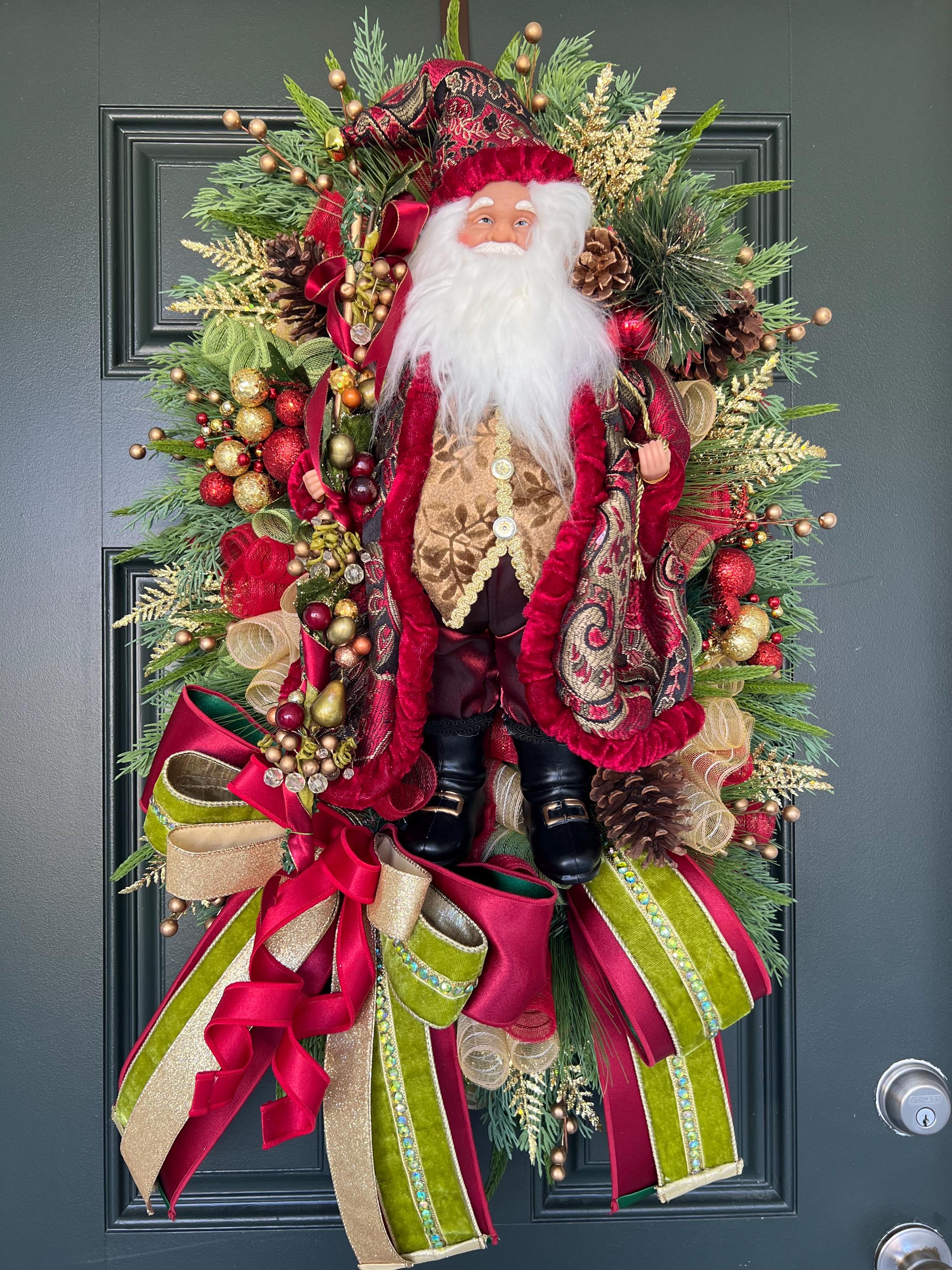 Santa Claus Wreaths, Red, Green and Gold Wreaths, Christmas Wreaths ...