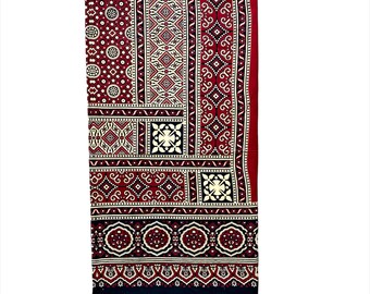 Sindhi Ajrak in cotone stampato a blocchi su base beige