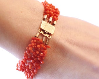 Bracelet corail fermoir en or 18k, bracelet rangs de corail, chiffre AV, monogramme, bijou ancien, corail méditerranéen| Maison Mohs