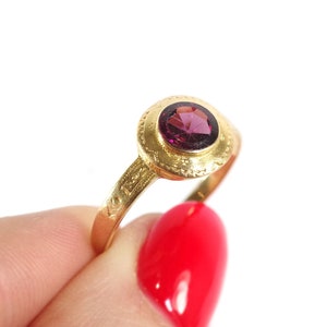 Victorian French garnet ring in 18k gold, solitaire ring, french antique ring, pink garnet, antique Napoléon III jewelry | Maison Mohs