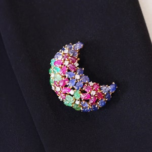 Broche de clip Art Déco Tutti Frutti en platino y oro, luna creciente, zafiro, rubí, esmeralda, diamante, estilo Cartier / Maison Mohs