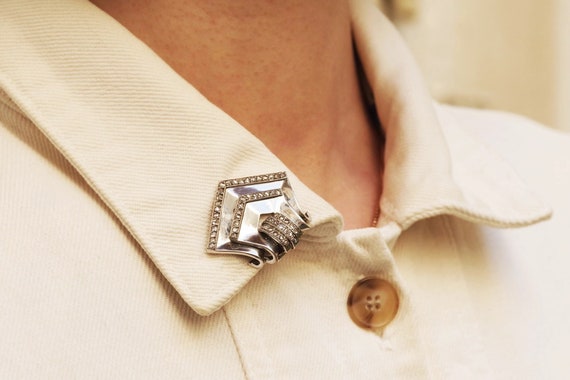 Diamond Art Deco clip brooch in platinum and 18k … - image 1