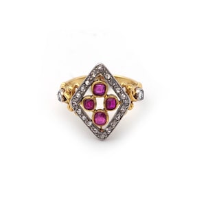 Anello vittoriano con rubino e diamanti in oro 18 carati, a forma di losanga / Maison Mohs
