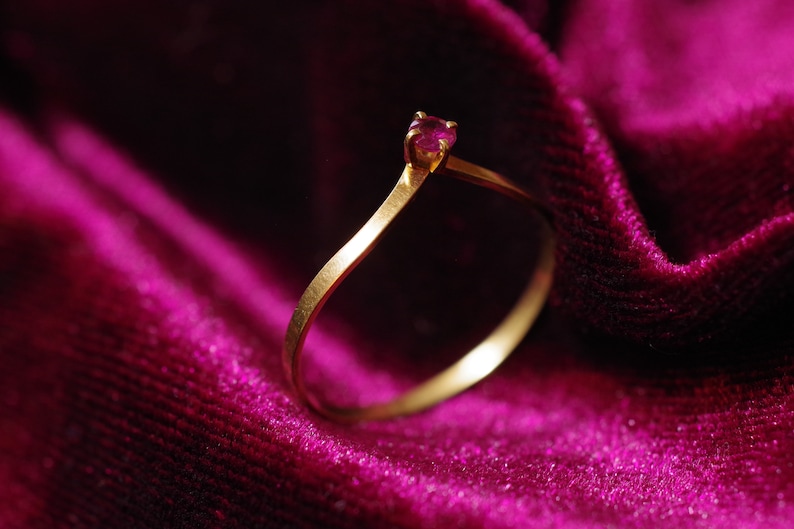 Pointy yellow gold 18k vintage ring with ruby The Daily Jewellery wedding band engagement ring